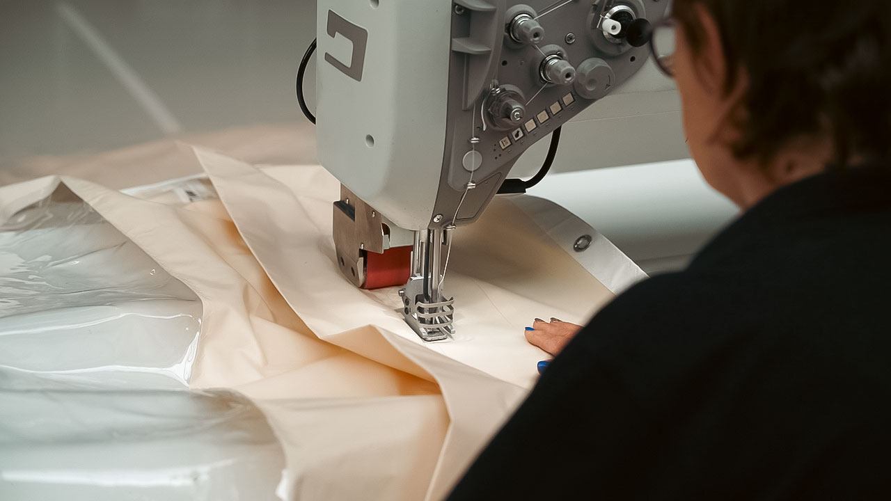 Sailcloth sidewall production in Holland