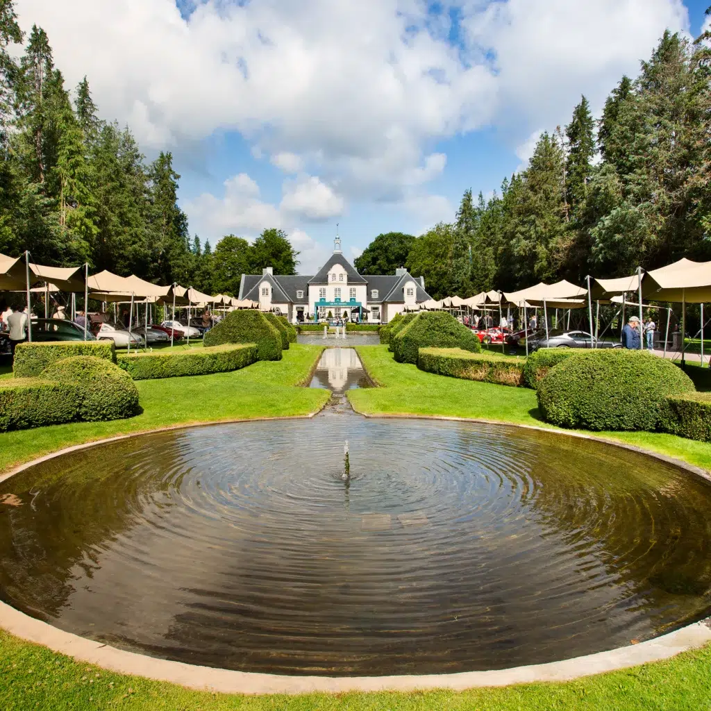 Qtents stretch tent next to water at Aurora event sweden with luxury cars